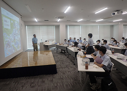工場見学〔座学風景〕（富久山事業センター）